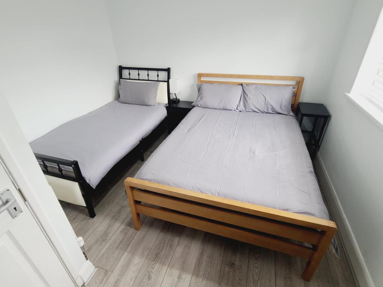 Roomz-Gatwick-London-Airport Parking-Travel Service Ifield Экстерьер фото