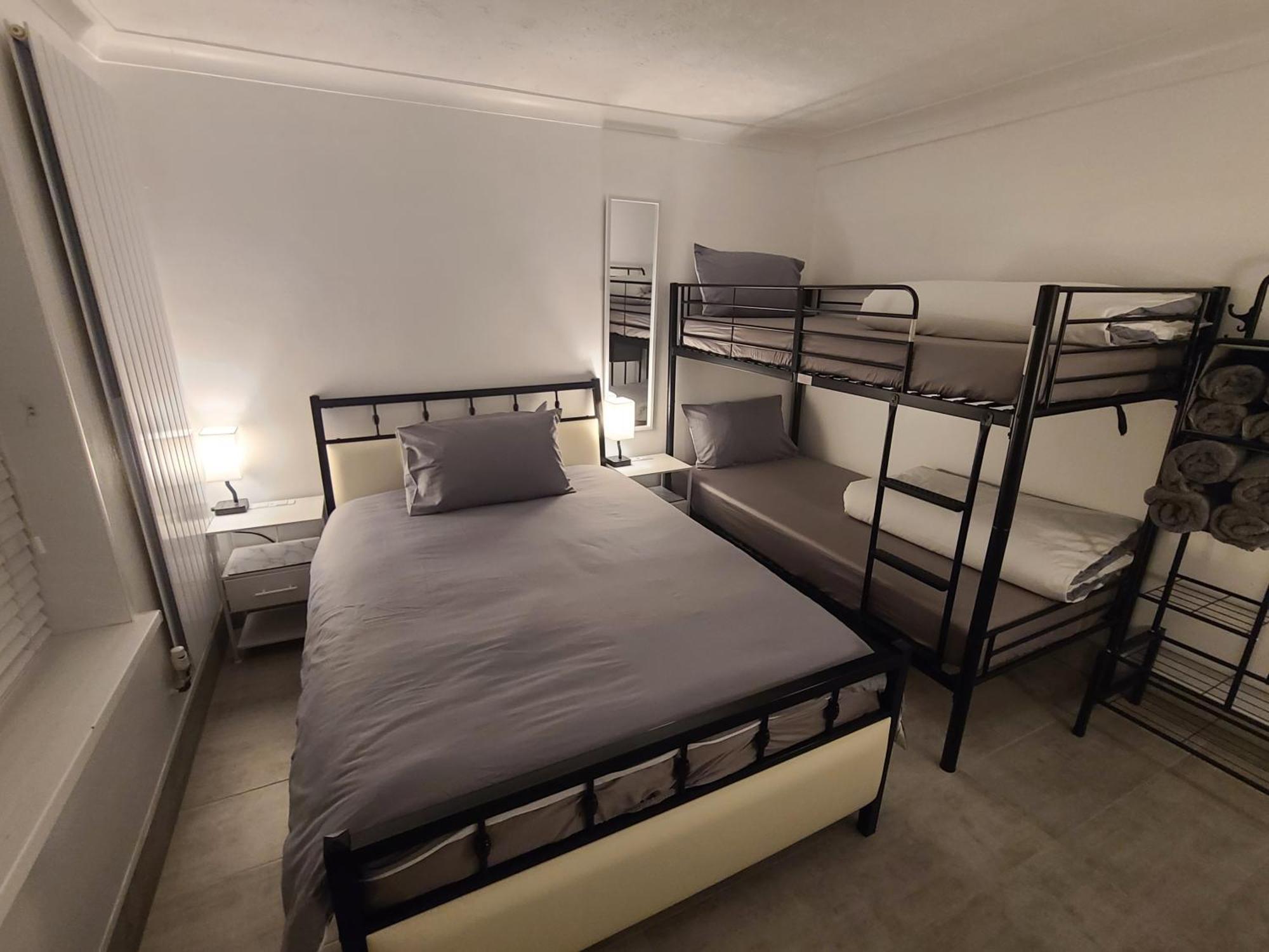 Roomz-Gatwick-London-Airport Parking-Travel Service Ifield Экстерьер фото