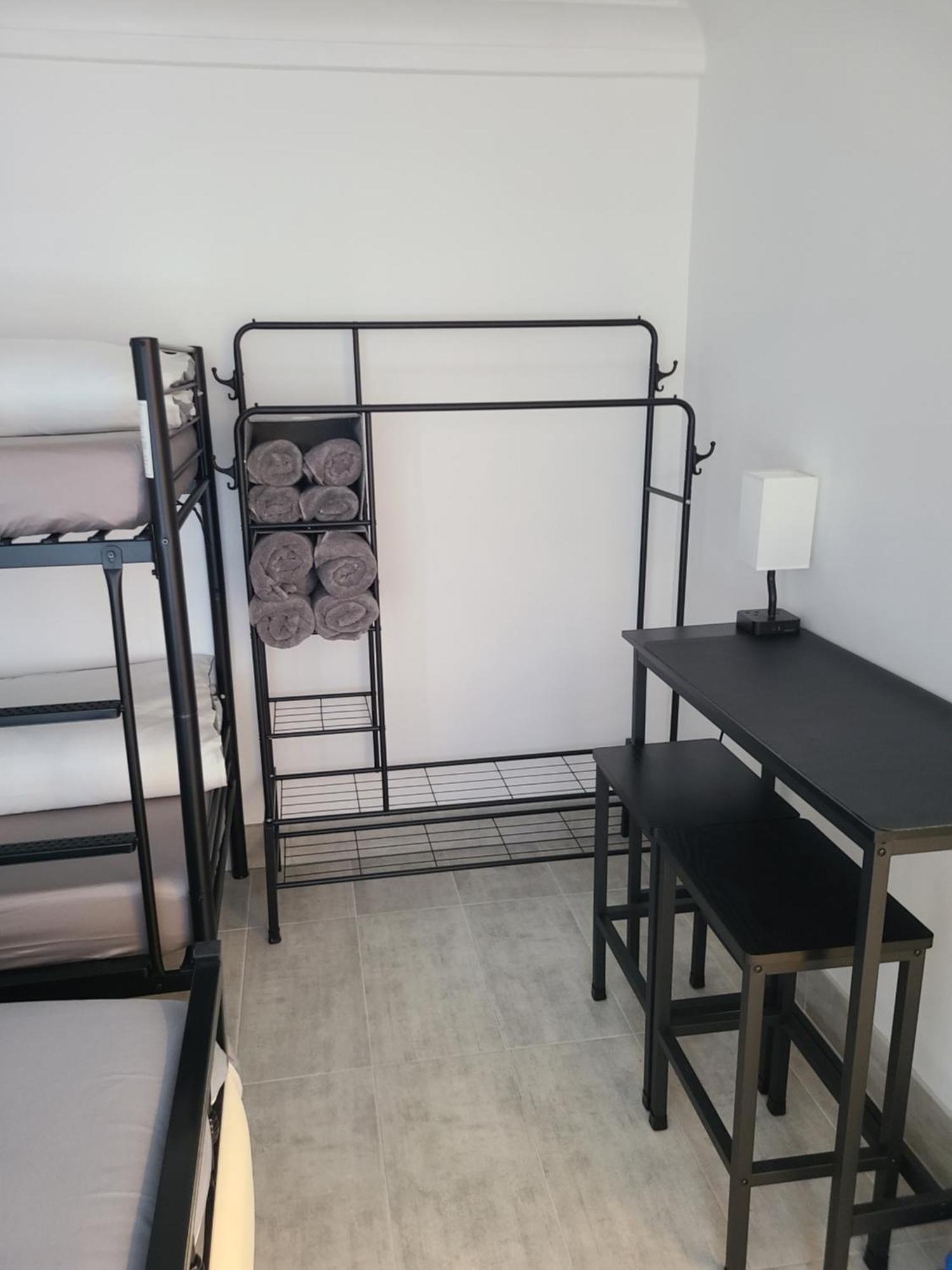 Roomz-Gatwick-London-Airport Parking-Travel Service Ifield Экстерьер фото